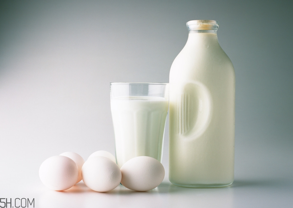 女性月經(jīng)初潮可以吃些什么？女性月經(jīng)初潮不可以吃些什么？