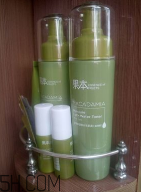 詩(shī)婷露雅堅(jiān)果補(bǔ)水三件套油不油？秋冬適合用嗎？