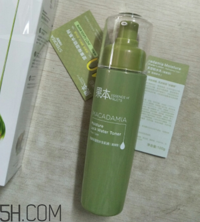 詩婷露雅生肌液滋潤型適合輕熟肌嗎？油不油？