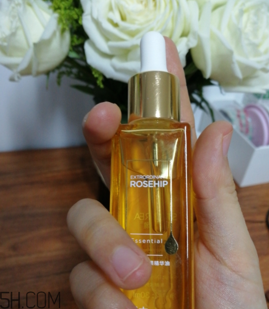 詩(shī)婷露雅至瑧精華油什么功效？適合油皮嗎？