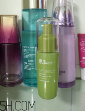 詩婷露雅保濕補(bǔ)水精華液使用心得_產(chǎn)品評測