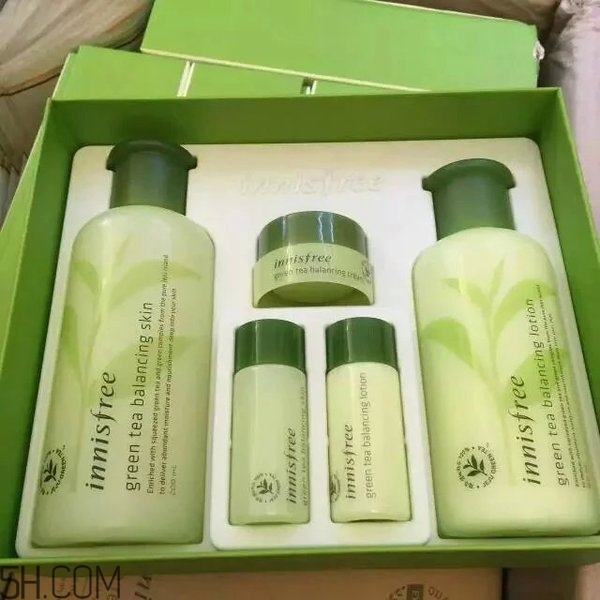 悅詩風吟哪個系列適合干性肌膚？冬天用乳液還是霜？