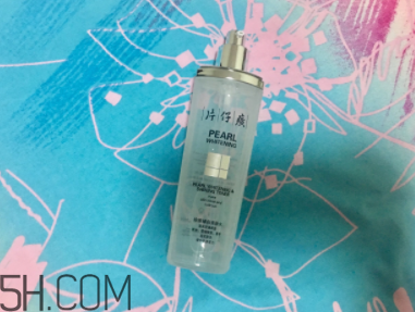 片仔癀珍珠亮膚水適合敏感皮嗎？有刺激嗎？