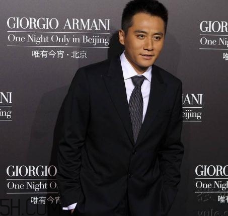 阿瑪尼西裝多少錢一套？阿瑪尼西服定制價(jià)格