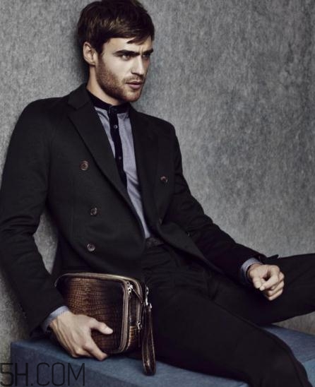 阿瑪尼西裝多少錢一套？阿瑪尼西服定制價(jià)格