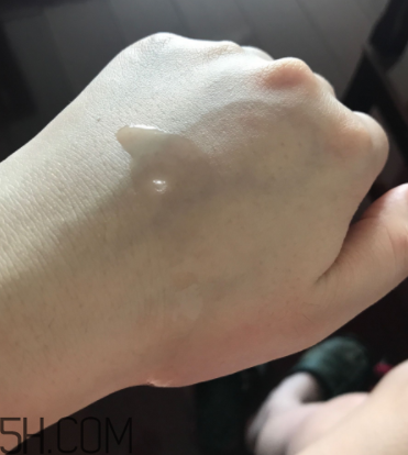 片仔癀珍珠亮膚水適合油皮嗎？適合夏季嗎？