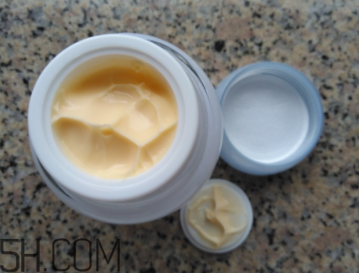 片仔癀珍珠膏白天能用嗎？會不會變黑？