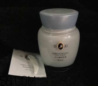 片仔癀珍珠膏夏天能用嗎？會(huì)不會(huì)很油？