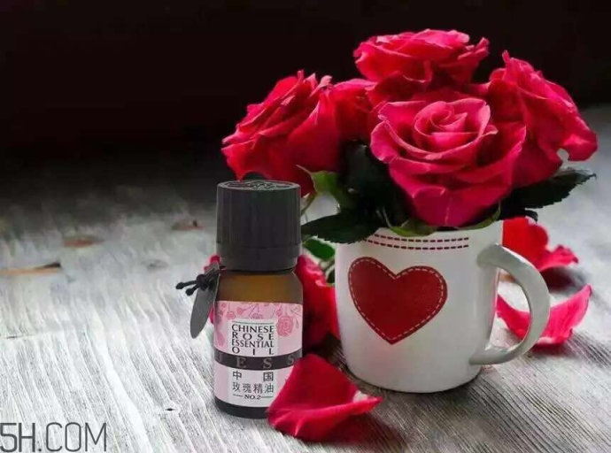玫瑰精油能泡腳嗎？玫瑰精油的使用方法有哪些？