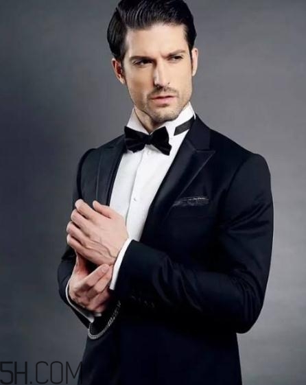 阿瑪尼西裝怎么樣？阿瑪尼定制西服好嗎？