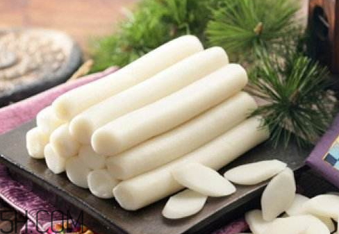 年糕長霉點還能吃嗎 年糕發(fā)霉了應(yīng)怎么處理 年糕長霉點還能吃嗎 年糕發(fā)霉了應(yīng)怎么處理