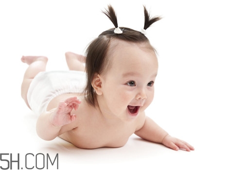 寶寶濕疹媽媽吃哪些食物比較好？寶寶秋冬脫發(fā)要怎么辦？