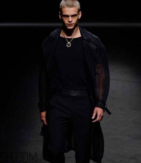 范思哲衣服一般多少錢(qián)？范思哲衣服價(jià)格