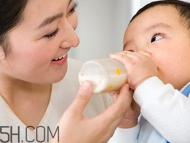 斷奶應該是怎樣的一個過程？斷奶的過程中要注意哪些問題？
