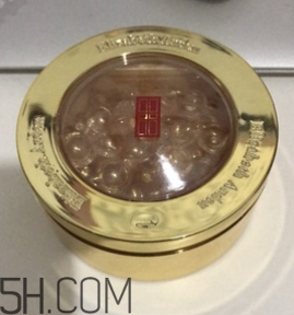 伊麗莎白雅頓眼部精華液油不油？長脂肪粒嗎？