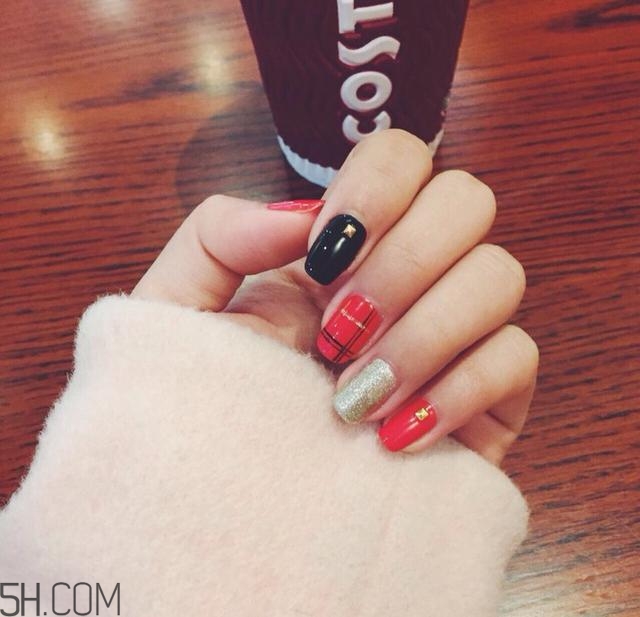 2018冬天涂什么顏色的指甲油好看？美甲小知識(shí)