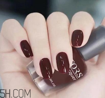 指甲油搭配有哪些講究？顯手白指甲油顏色推薦