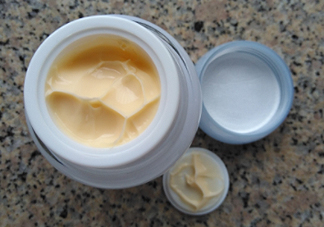 片仔癀珍珠膏白天能用嗎？會不會變黑？