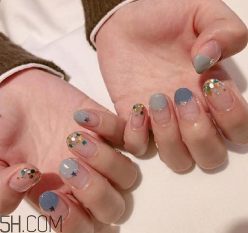 2018冬天涂什么顏色的指甲油好看？美甲小知識(shí)