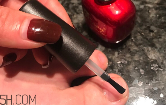 鏡面美甲怎么做步驟 怎么選購(gòu)指甲油 鏡面美甲怎么做步驟 怎么選購(gòu)指甲油