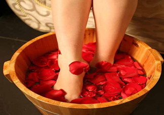 玫瑰精油能泡腳嗎？玫瑰精油的使用方法有哪些？