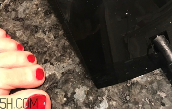 鏡面美甲怎么做步驟 怎么選購(gòu)指甲油 鏡面美甲怎么做步驟 怎么選購(gòu)指甲油