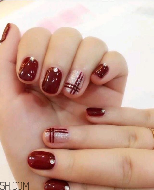 2018冬天涂什么顏色的指甲油好看？美甲小知識(shí)