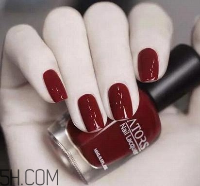 指甲油搭配有哪些講究？顯手白指甲油顏色推薦