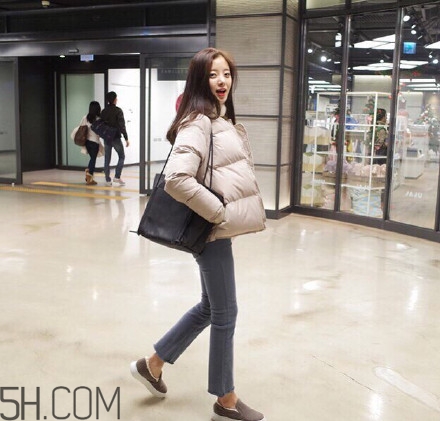 羽絨服怎么穿不顯胖？冬季好看的女裝羽絨服時(shí)尚搭配