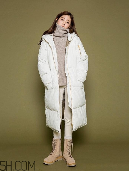羽絨服怎么穿不顯胖？冬季好看的女裝羽絨服時(shí)尚搭配