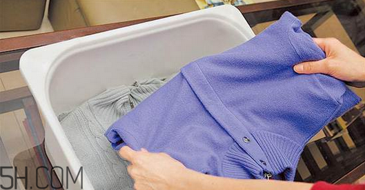 女裝羽絨服怎么保養(yǎng)？輕薄羽絨服怎么搭配？