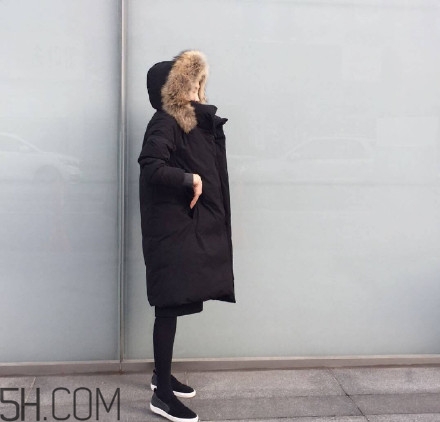 羽絨服怎么穿不顯胖？冬季好看的女裝羽絨服時(shí)尚搭配