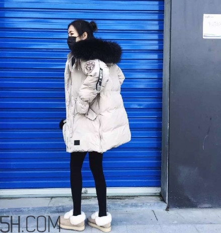 羽絨服怎么穿不顯胖？冬季好看的女裝羽絨服時(shí)尚搭配