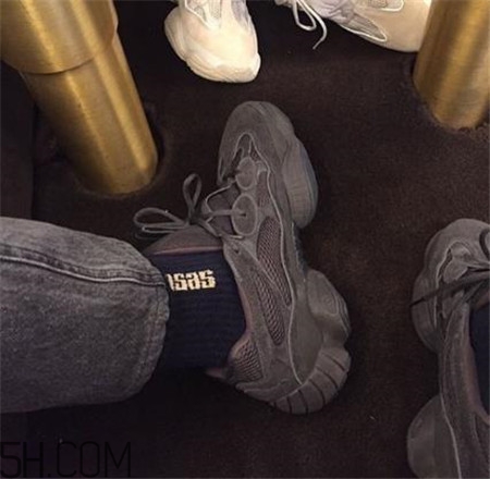 yeezy 500 desert rat純黑配色實物什么樣？