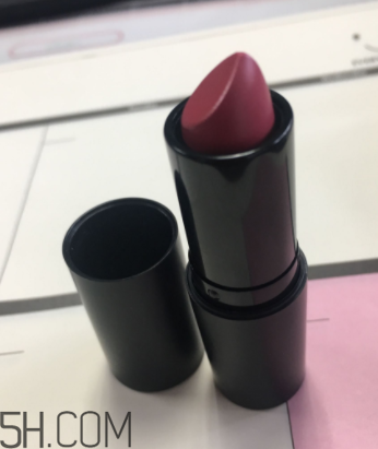 羽西蟲草口紅滋潤嗎？哪個(gè)色號適合秋冬？