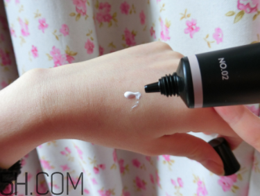 阿芙精油妝前乳色號有哪些？哪個色號能遮痘?。?></p>		</div>
<div align=