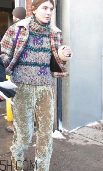 金絲絨褲子配什么上衣？金絲絨上衣搭配