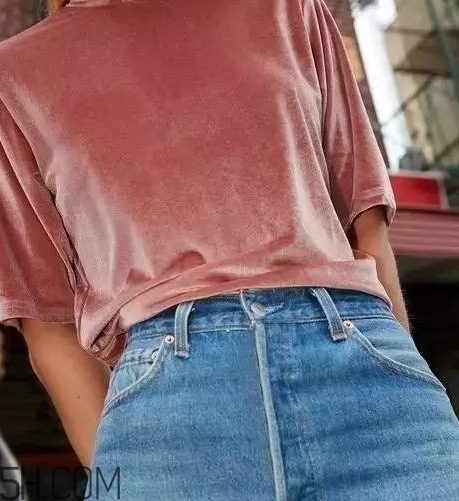 金絲絨褲子配什么上衣？金絲絨上衣搭配