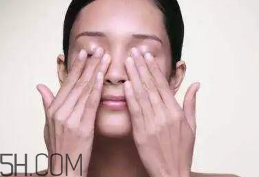 為什么會(huì)長脂肪粒？怎么消除眼睛上的脂肪粒？