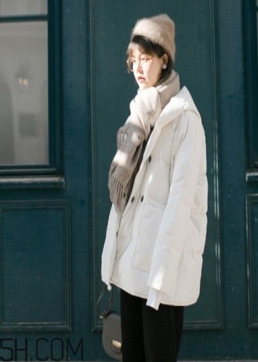 羽絨服搭配什么褲子好看？羽絨服搭配推薦