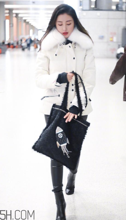 羽絨服搭配什么褲子好看？羽絨服搭配推薦