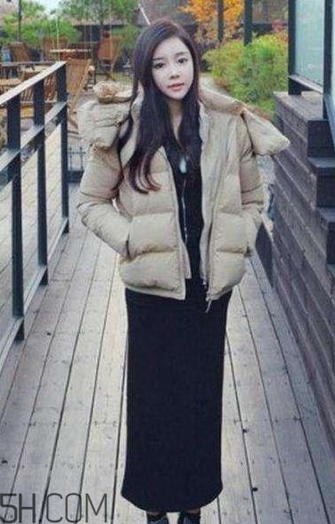 羽絨服搭配什么褲子好看？羽絨服搭配推薦