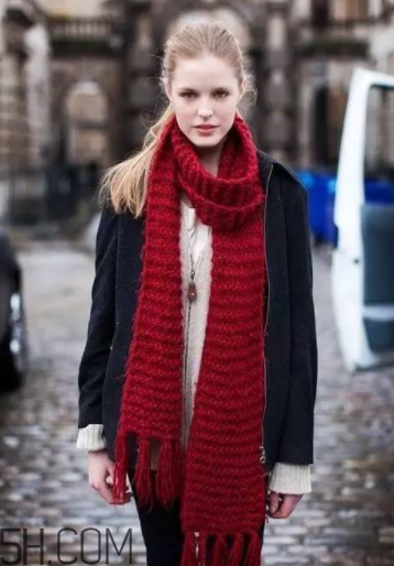 圍巾與大衣怎么搭配？灰色圍巾怎么搭配？