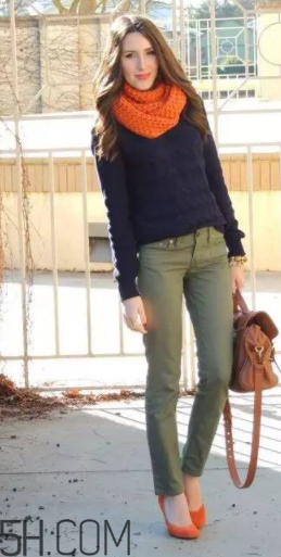 橘色衣服怎么搭配？橘色衣服搭配指南