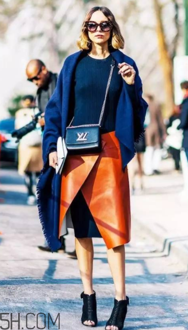 橘色衣服怎么搭配？橘色衣服搭配指南