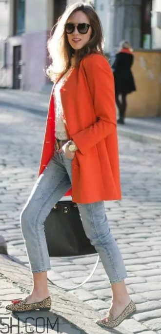 橘色衣服怎么搭配？橘色衣服搭配指南