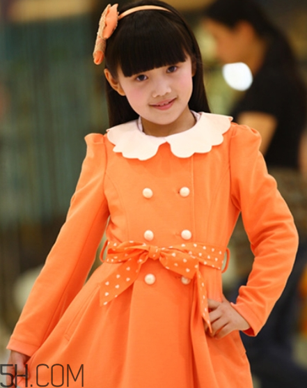 橘色衣服怎么搭配？橘色衣服搭配指南