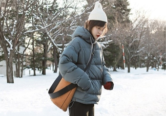 羽絨服搭配什么褲子好看？羽絨服搭配推薦