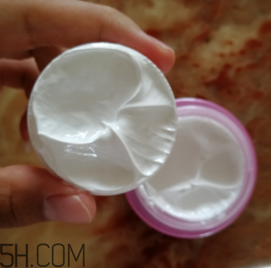 素顏霜需要卸妝嗎？植美村素顏霜要卸妝嗎？