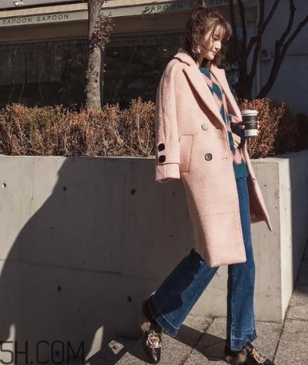 粉色大衣搭配什么鞋子？粉色大衣搭配鞋子圖片